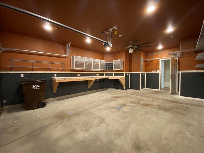 Building Photo - 1310 W Parmer Ln
