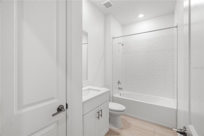 Building Photo - 18170 Pleasantview Blvd