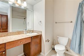 Building Photo - 2255 Braeswood Park Dr
