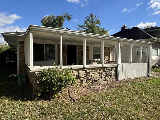 Building Photo - 2943 Hillside Ave