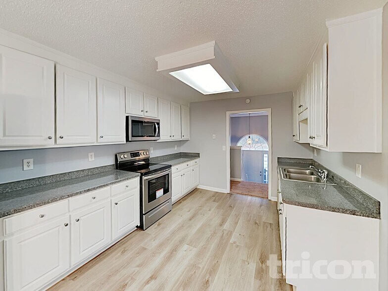 Building Photo - 227 Cheyenne Way