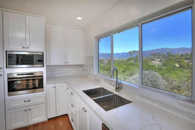 Building Photo - Peaceful Hope Ranch Living