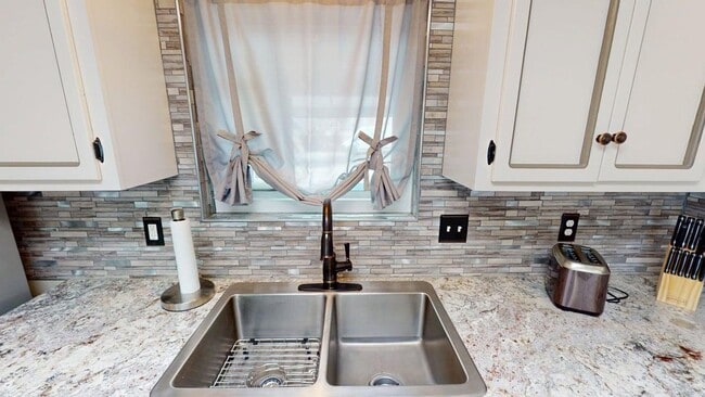 Building Photo - Vista Del Sur