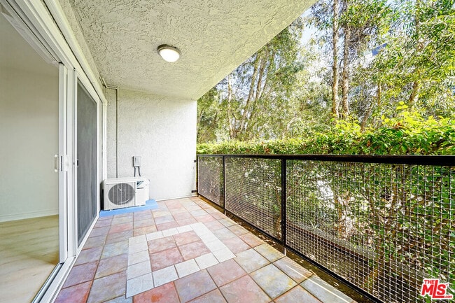 Building Photo - 9005 Cynthia St