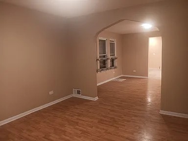 Building Photo - 5005 W Chicago Ave