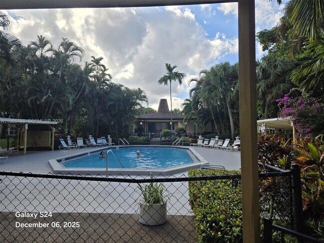 Building Photo - 5181 W Oakland Park Blvd