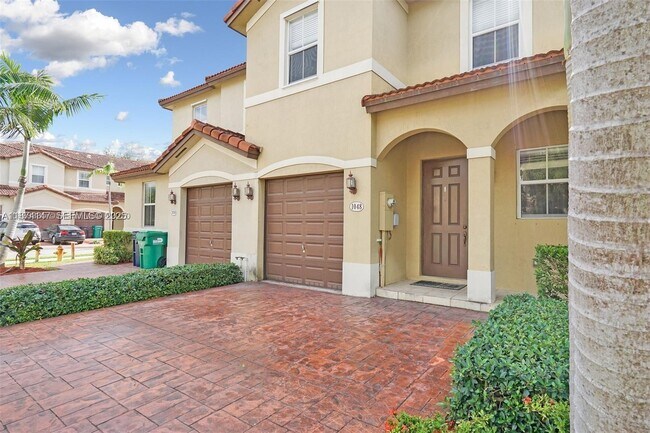 Building Photo - 1048 NE 208th St