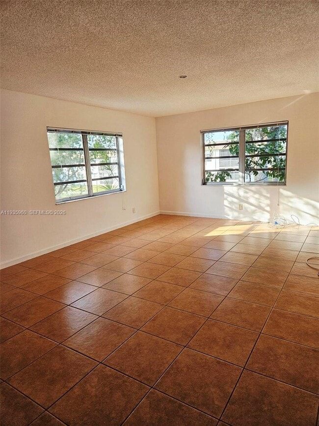 Building Photo - 5140 SW 40th Ave