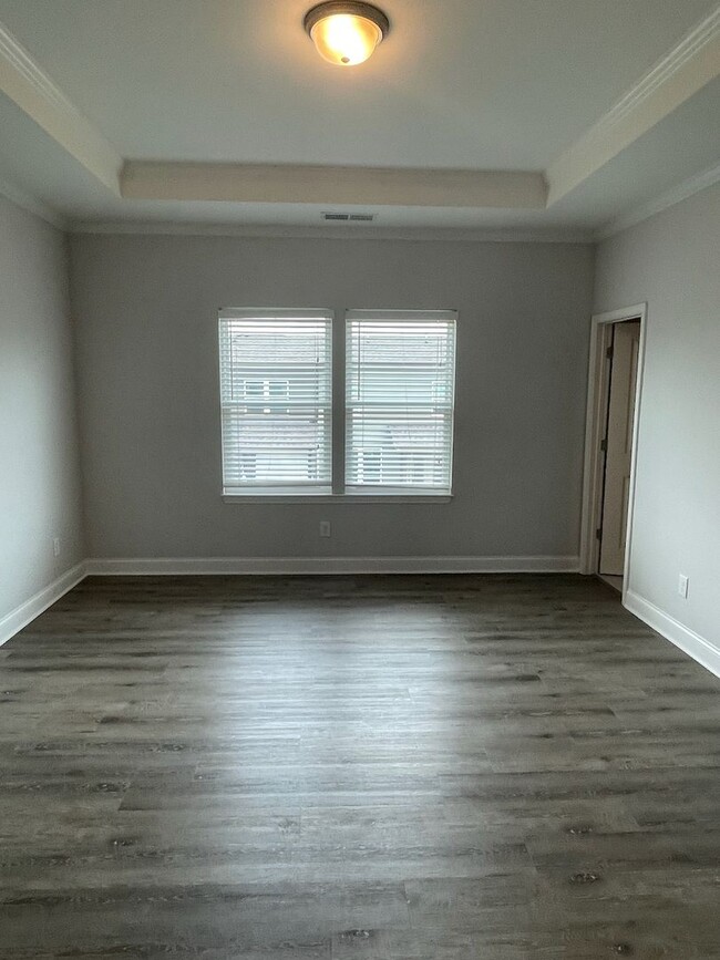 Building Photo - Amenities and Location Make this 3-Level T...