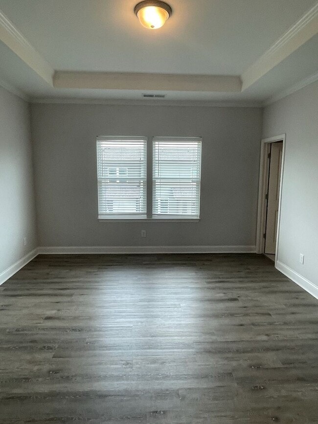 Building Photo - Amenities and Location Make this 3-Level Townhouse Amazing