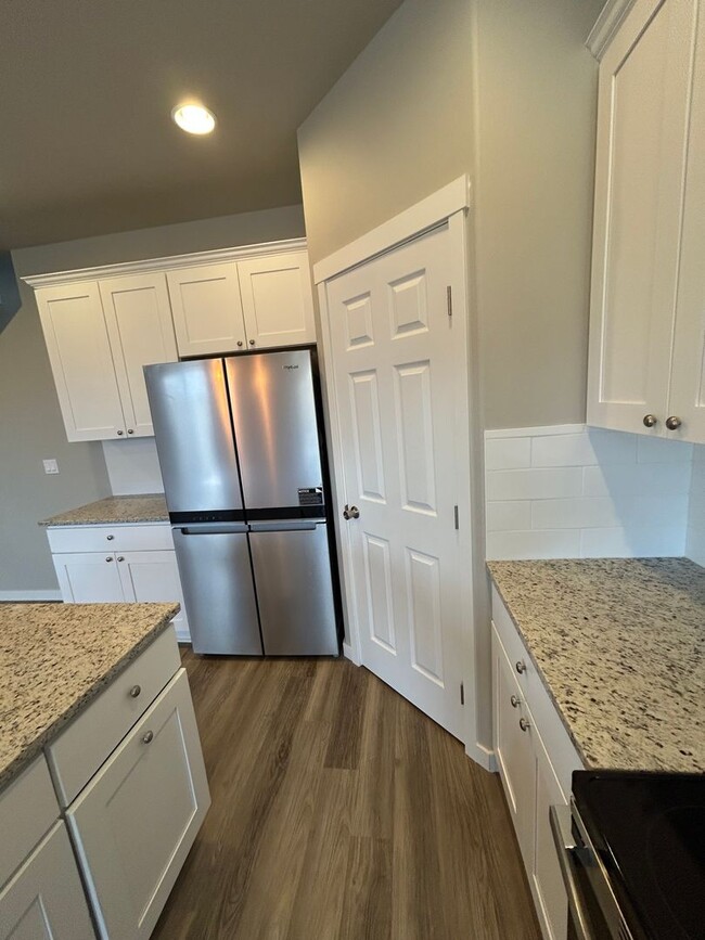 Building Photo - Beautifully Furnished Brand New 5 Bedroom ...