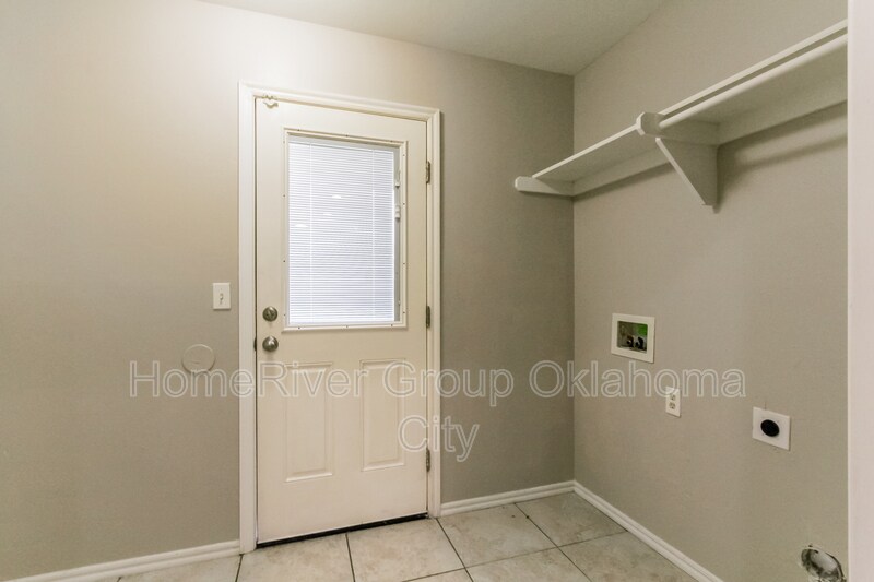 Building Photo - 6136 Cielo Terrace