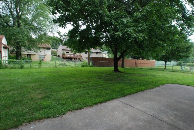 Building Photo - 5075 Sunnyside Rd