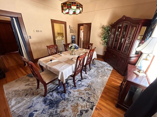 Building Photo - Lovely Historical Home