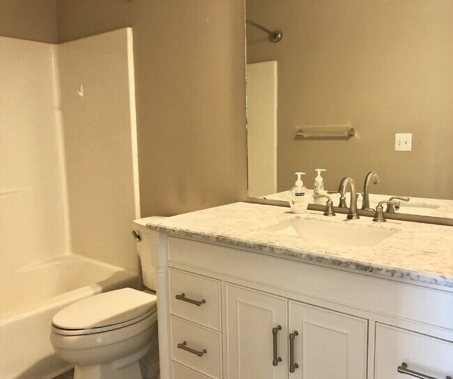 Building Photo - Updated Goodlettsville Home | 3BR with Deck, Fenced Yard & W/D Included
