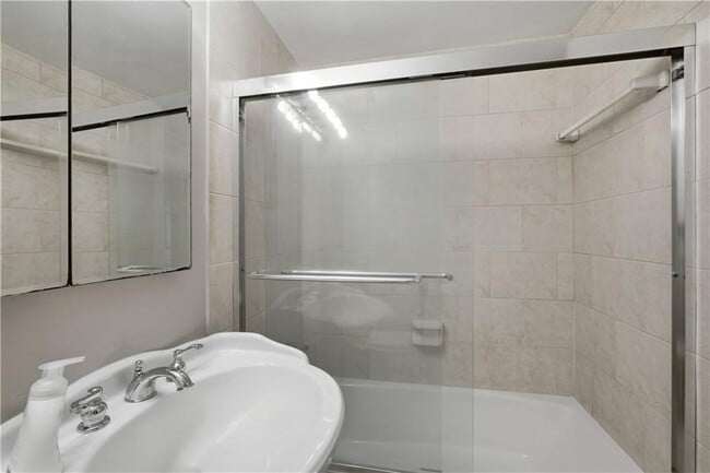 Building Photo - 2285 Peachtree Rd NE