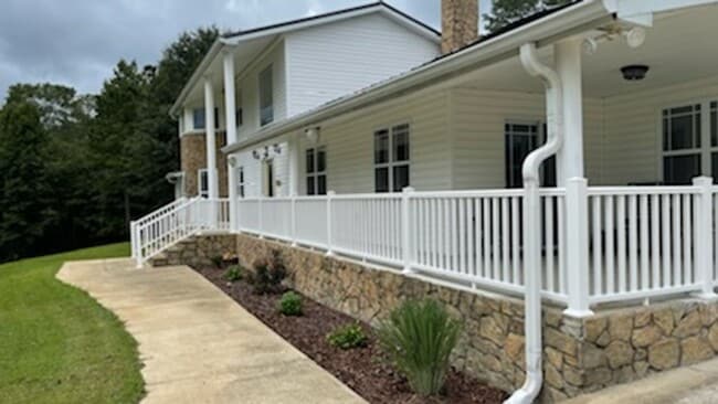 Building Photo - 179 Parker Ln
