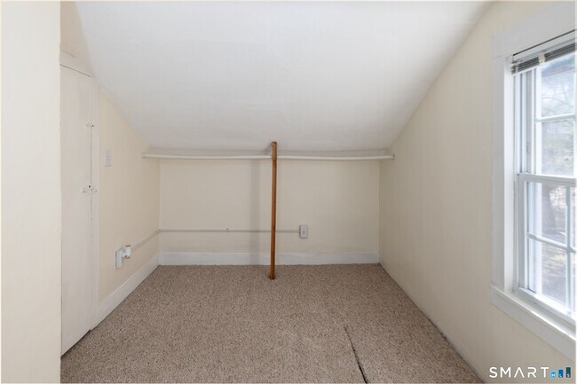 Building Photo - 1187 Mt Carmel Ave