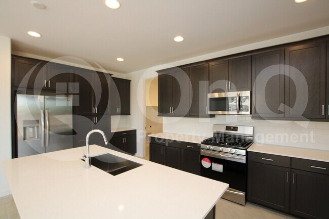 Building Photo - 17161 W Artemisa Ave