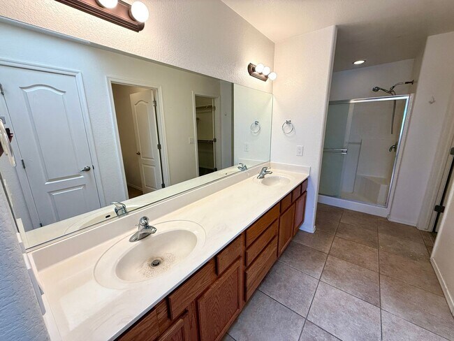 Building Photo - Great 3 bedroom, 2 bathroom home located in a cul-de-sac