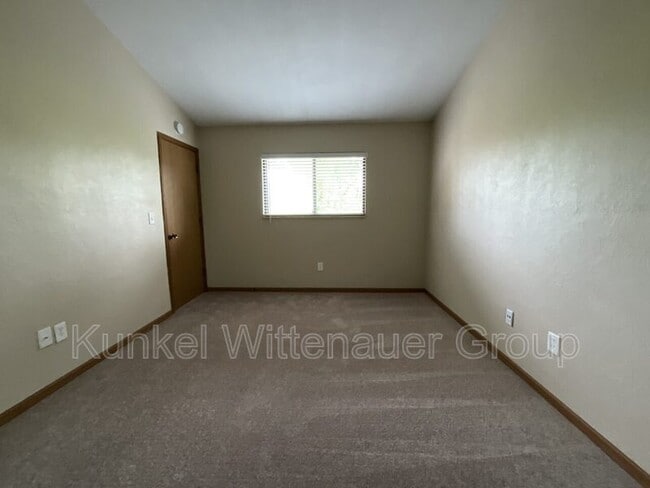 Building Photo - 185 Eagle Ridge