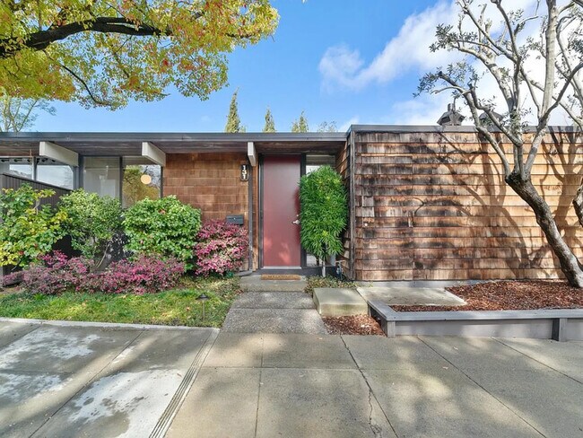 Building Photo - 115 Greenmeadow Way