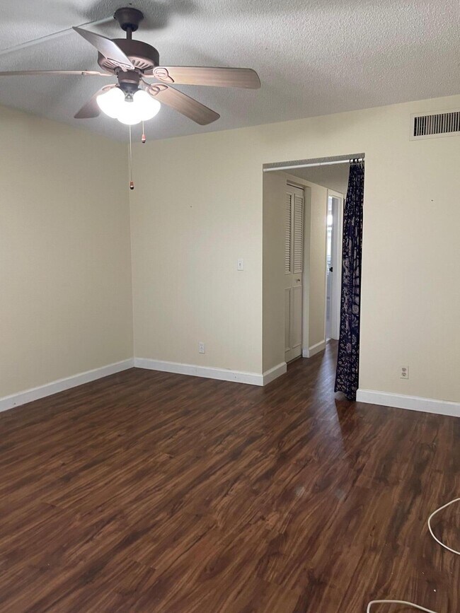 Building Photo - 3661 Via Poinciana