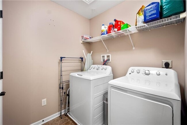 Building Photo - 294 Maple Ridge Dr