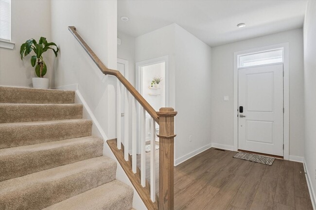 Building Photo - Beautifully Upgraded 4B/3.5B Home with Dec...