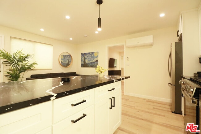 Building Photo - 9024 Phyllis Ave