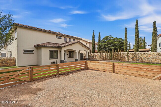 Building Photo - 3121 Tierra Paola Ln