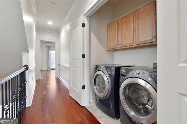 Building Photo - 807 Creekgarden Court