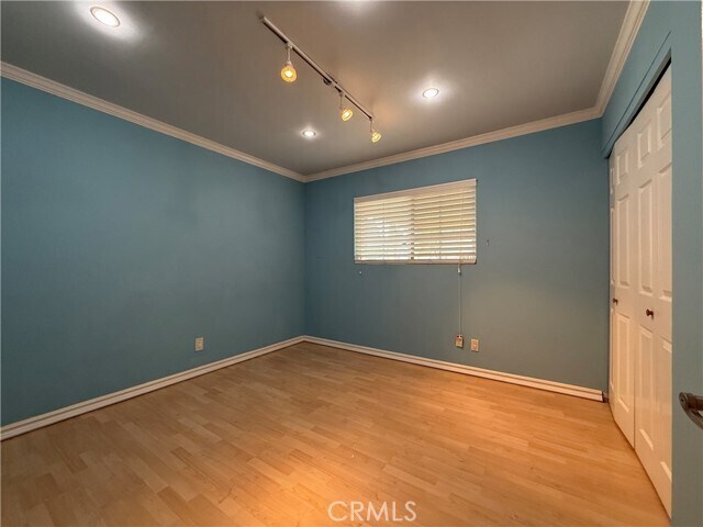 Building Photo - 1127 S Nantes Ave