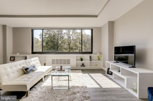 Building Photo - 1011 Arlington Blvd