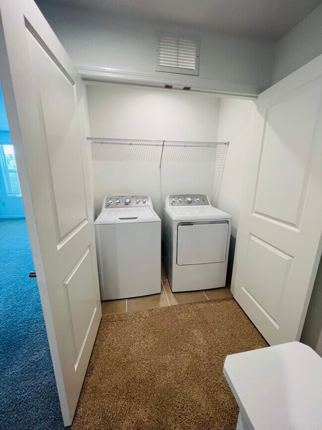 Building Photo - 8549 Lunar Skye St