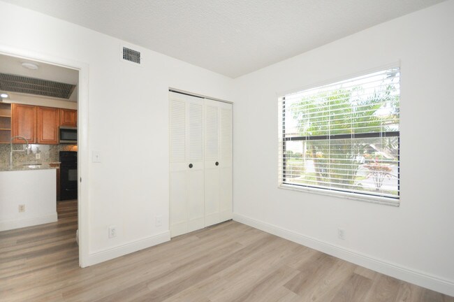 Building Photo - 7101 Golf Colony Ct