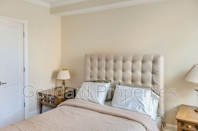 Building Photo - 907 Stiles St