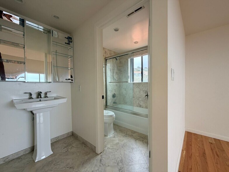Building Photo - 1213 Via Zumaya