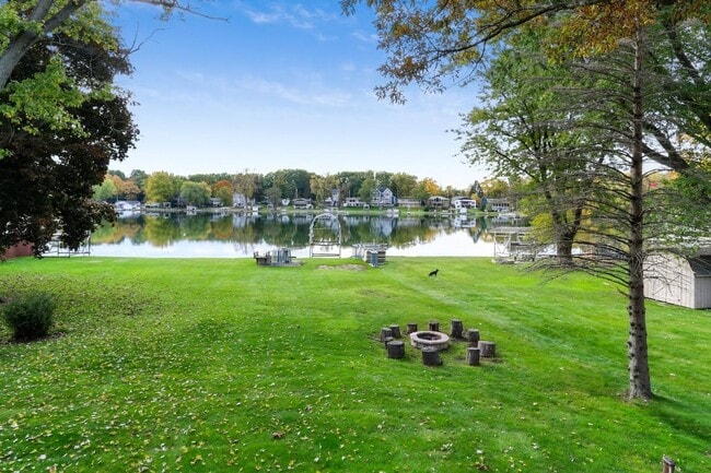Building Photo - Powers Lake Waterfront Home with Private P...