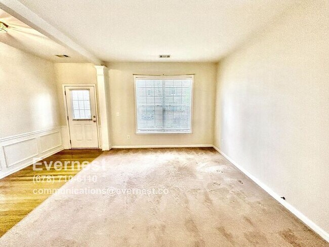 Building Photo - Comfortable 3-Bedroom Home with Prime Loca...