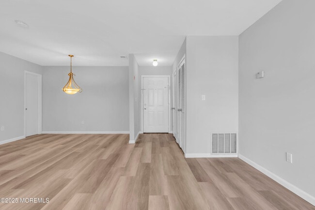 Building Photo - 213 Main St