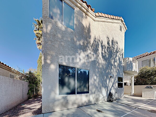 Building Photo - 1824 Glenwillow Dr