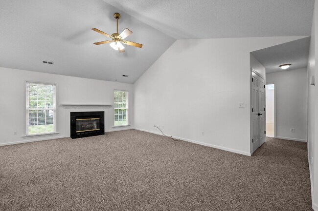 Building Photo - Convenient 3-Bedroom Rental with Fenced Ya...