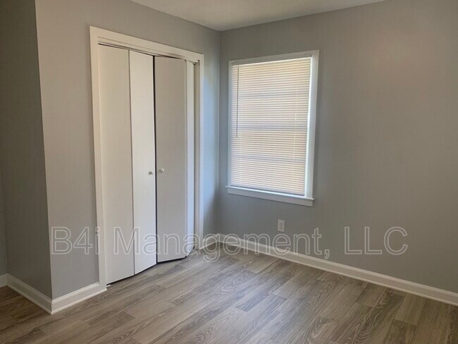 Building Photo - 1045 Enoch Dr