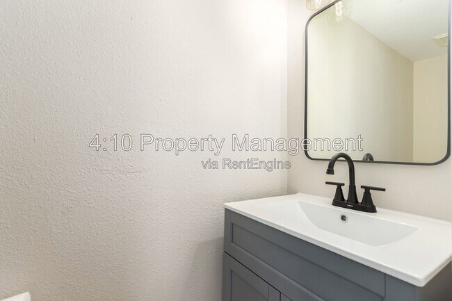 Building Photo - 103 S McKemy St