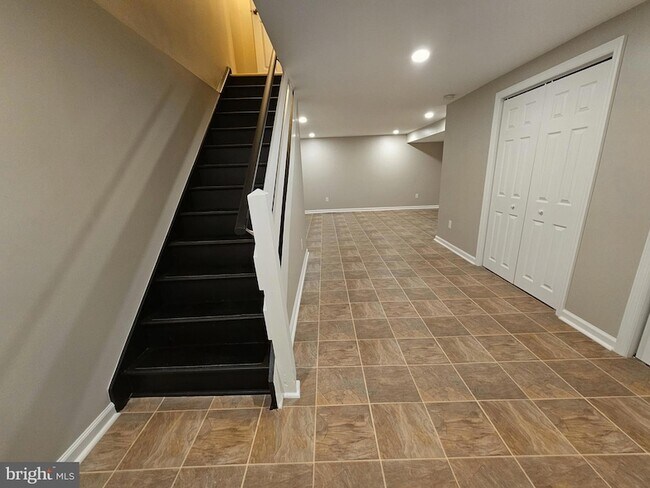 Building Photo - 1519 Roosevelt Dr