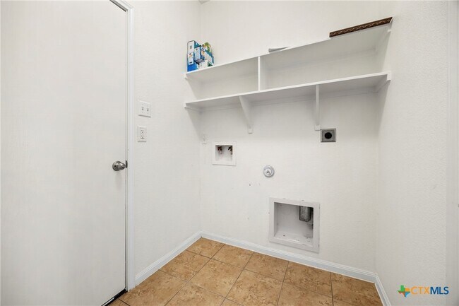 Building Photo - 1217 Roanoke Dr