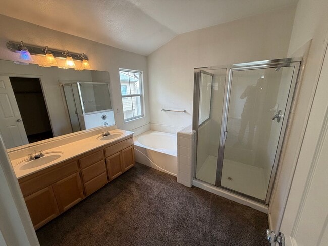 Building Photo - 4 Bedroom | 3.5 Bathroom | Single family home in Downtown Sacramento