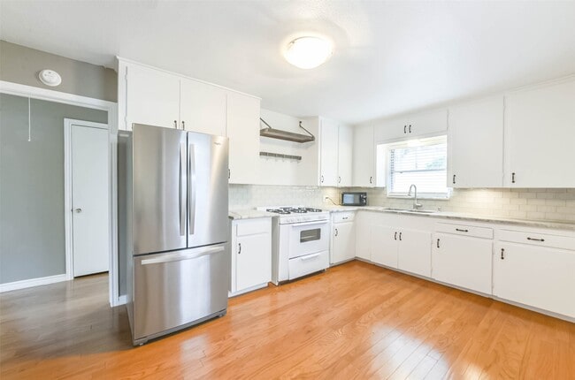 Building Photo - 4615 Braeburn Dr