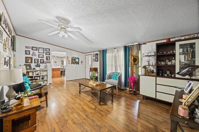 Building Photo - 806 Co Rd 2112